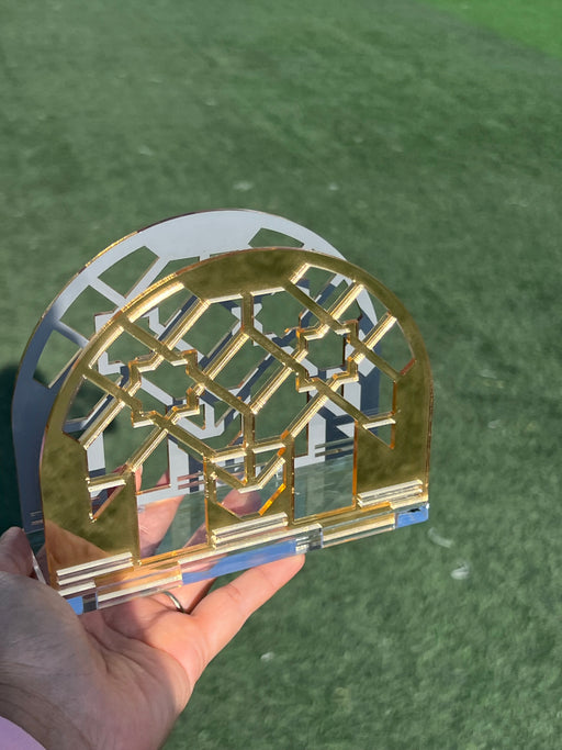 Golden acrylic tissue holder – elegant Ramadan decor, perfect for home or gifting.