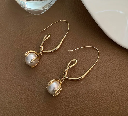 Metal Twisted Line Pearl Earrings