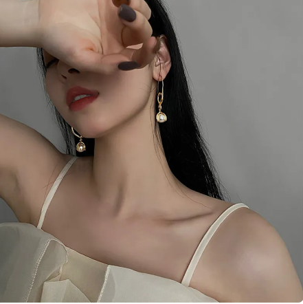 Metal Twisted Line Pearl Earrings