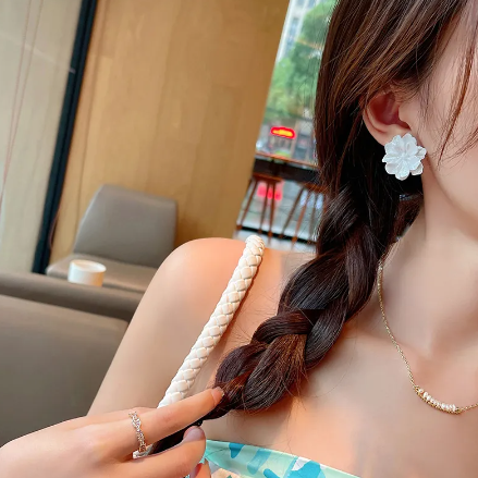 White Flower Donutse Earrings